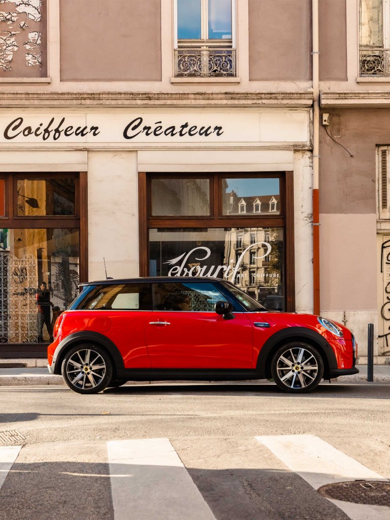 New MINI 3-door hatch – grey and black – front view