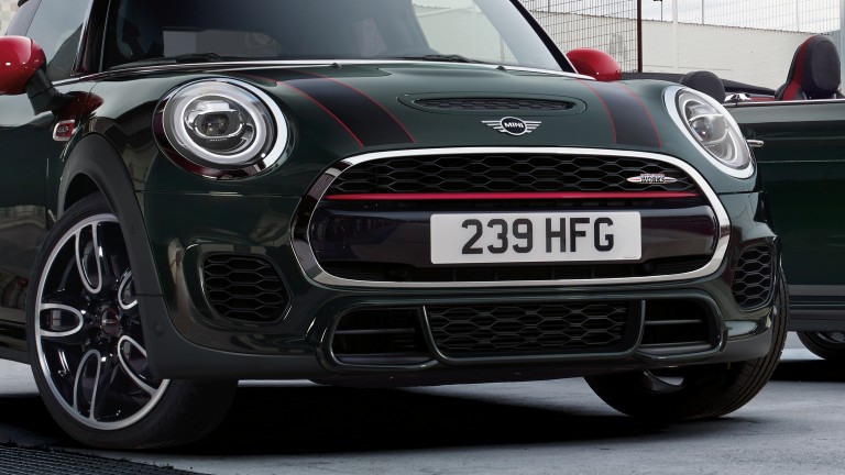 Phía trước JCW