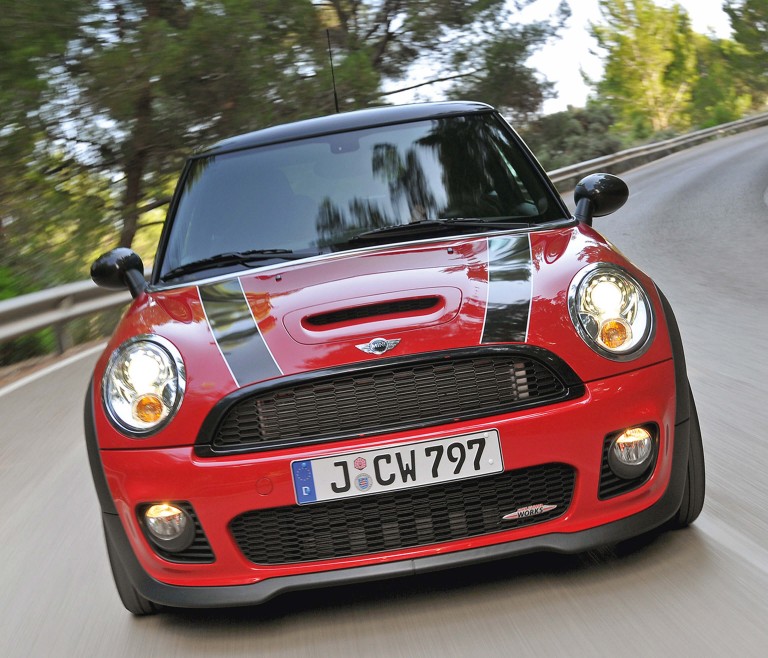 Mẫu xe đầu tiên MINI John Cooper Works