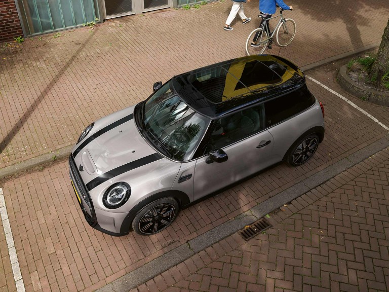 MINI 3-door Hatch – grey and black – multitone roof