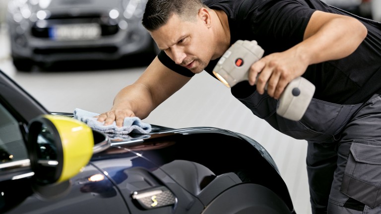 MINI Original Repair Services - Mini body and paint shop electric repair